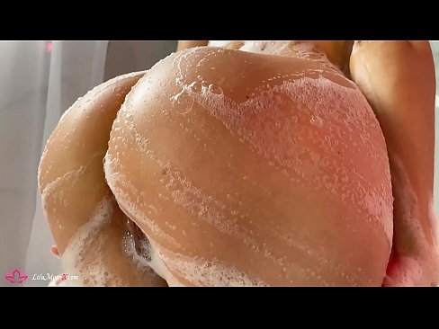 ❤️ Brunetka masturbuje kundičku s vibrátorom až do intenzívneho orgazmu v sprche ❤️❌ Šukanie na nás sk.massagecenter-yalta.ru ️❤
